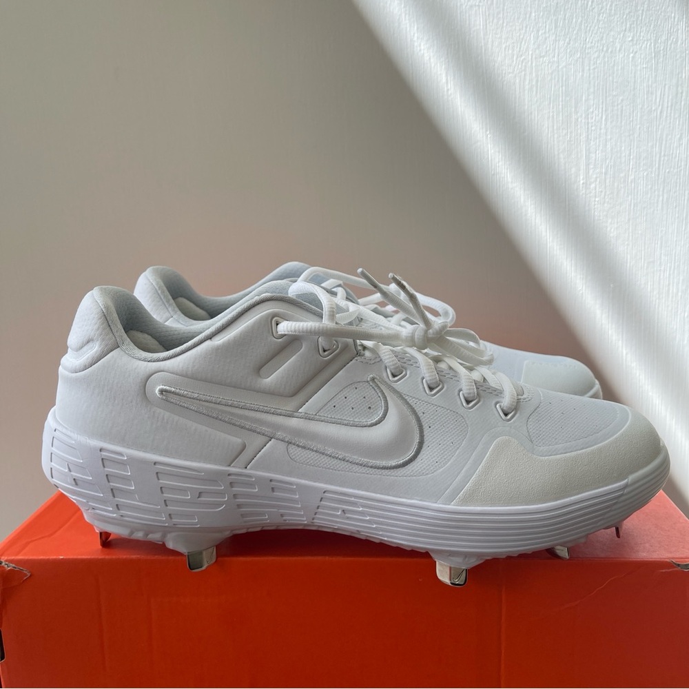Nike Men’s Baseball Cleats NEW White 10.5